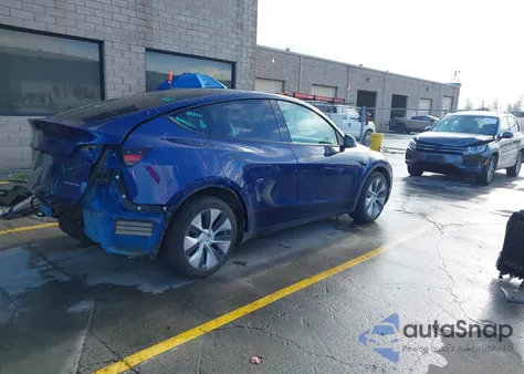 2023 Tesla Model Y Awd/Long Range Dual Motor All-Wheel Drive z USA, uszkodzony, nr VIN 7SAYGDEE6PF969696